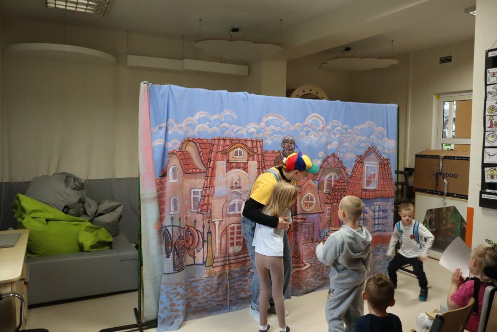 Przedstawienie teatralne „Szkoła Pana Kleksa”.